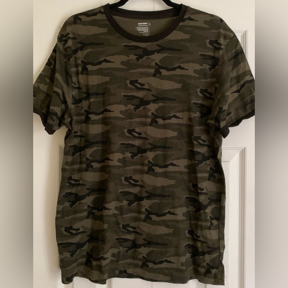 Old Navy size large. Camo tshirt. - Picture 3 of 5